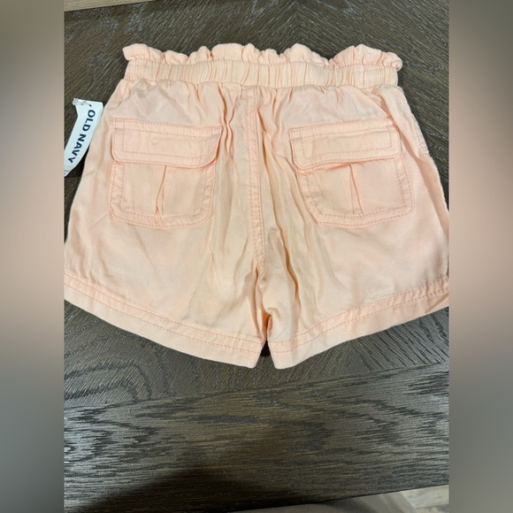 Old Navy Toddlers Girl Shorts. Peach. NWT. Size 3T - Picture 2 of 2
